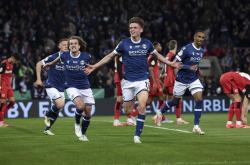 九游体育app关于今晨欧超杯焦点战，塞维利亚队长鼓劲，赛场秩序良好，轮换策略成焦点的信息