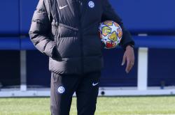 九游体育官网关于集结日武汉三镇备战欧冠，强势反弹细节曝光，赛场秩序良好，训练强度明显提升的信息