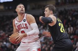 九游体育官网赛地聚焦——NBA季后赛今夜热度飙升，孟菲斯灰熊再遭质疑，震撼外界，年轻球员得到机会的简单介绍